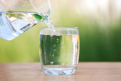 一天要喝够8杯水？不，你一直坚持的喝水原则可能是错的！科学饮水看这里！